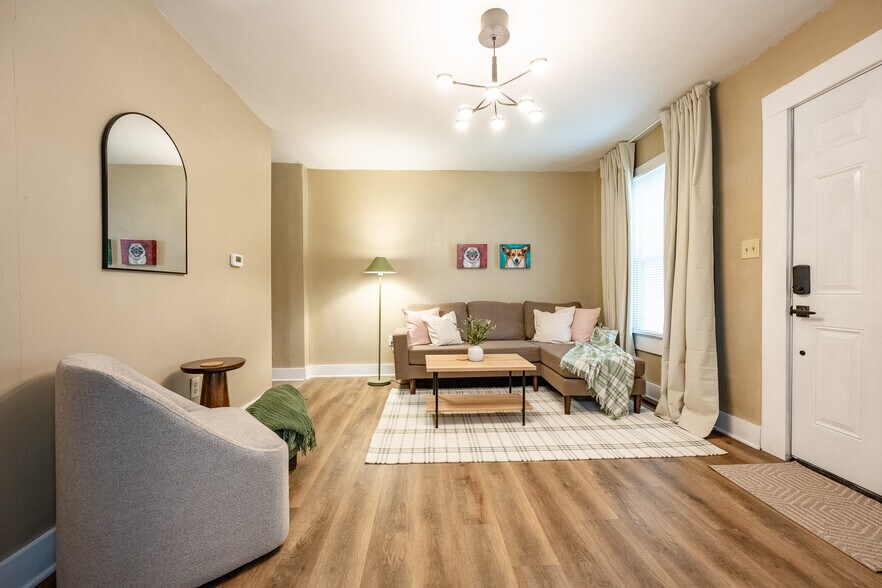 Primary Photo - 4502 Kingsley Dr