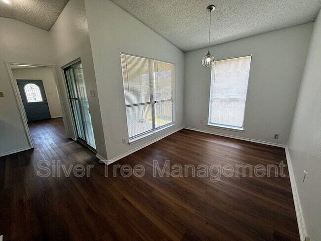 Building Photo - 6845 S Creek Dr