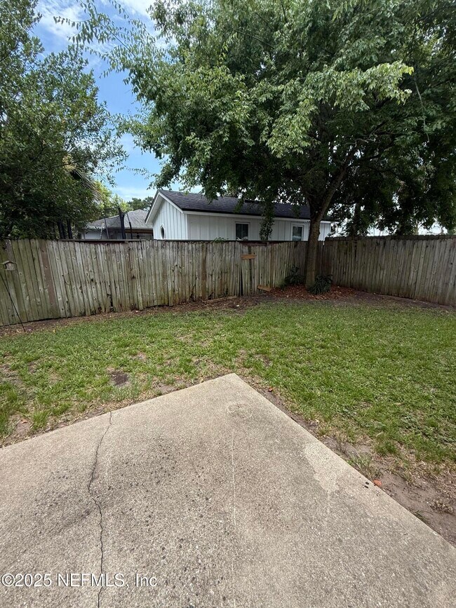 Building Photo - 537 Oleander St