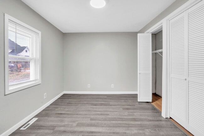 Building Photo - 114 Parker Ave