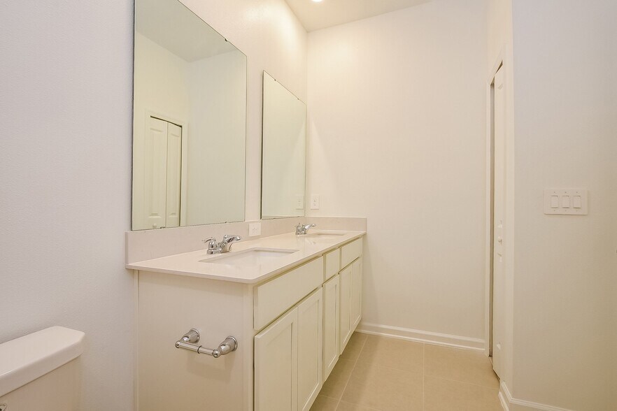 Building Photo - 7656 Gemstone St