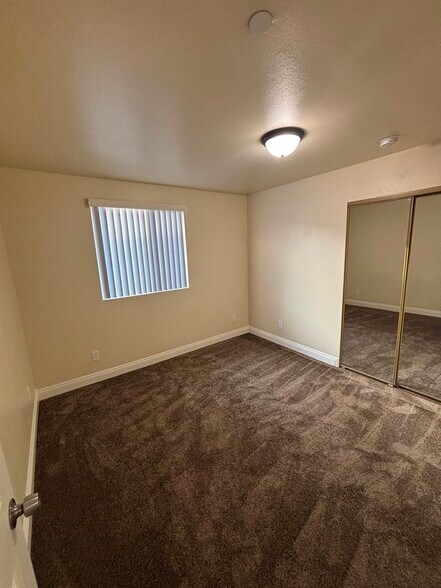 Building Photo - 206 W 105th St