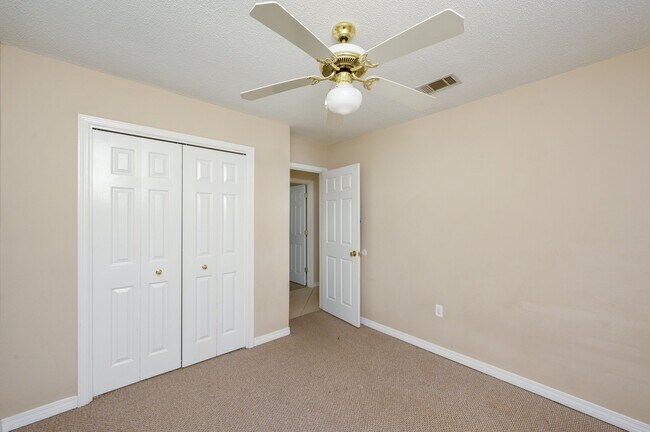 Building Photo - 4863 Kensington Ln