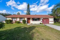 Building Photo - 1433 SE North Balcourt Ct