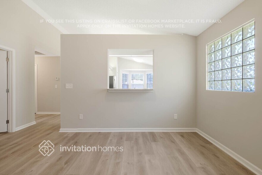 Building Photo - 11195 Mikris Dr N