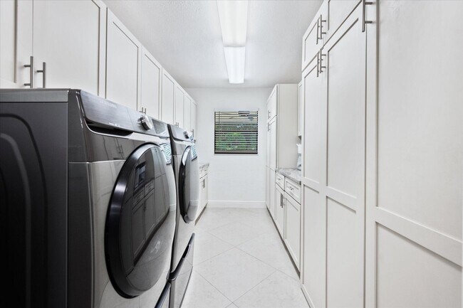 Building Photo - 12638 Quercus Ln