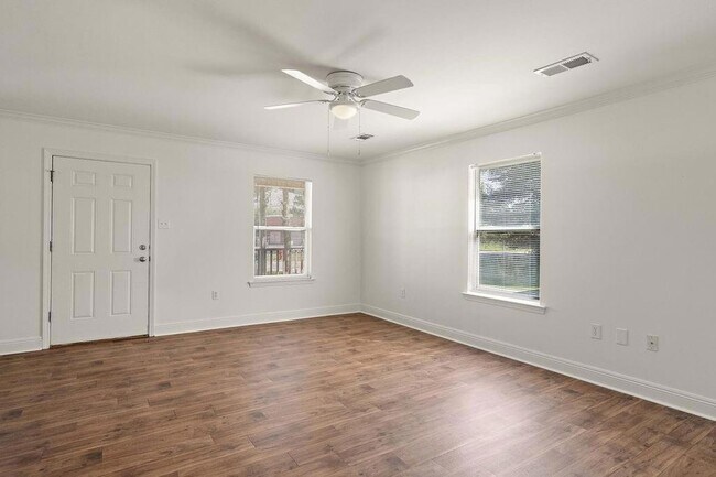 Building Photo - 415 W 33rd Ave
