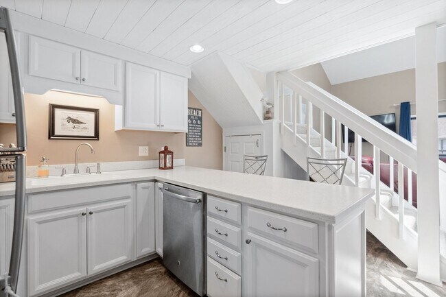 Building Photo - ***Free Utilities***Please note, this is a...