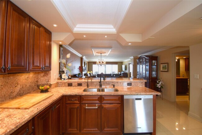 Building Photo - 1012 N Ocean Blvd