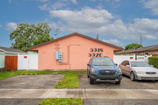 Building Photo - 5918 Pierce St