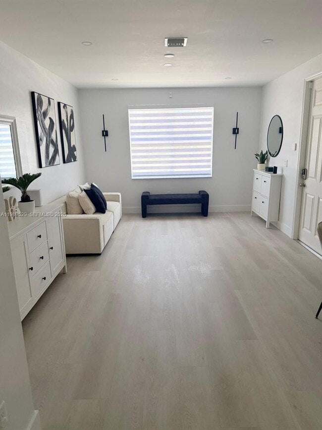 Building Photo - 1022 NE 42nd Terrace