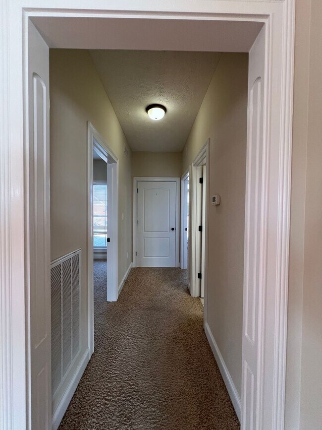 Building Photo - 4 Bdrm, 2 Bath, 2 Car Garage