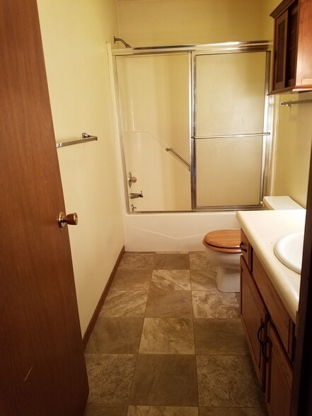 full bathroom upstairs - 1248 Dolen Pl