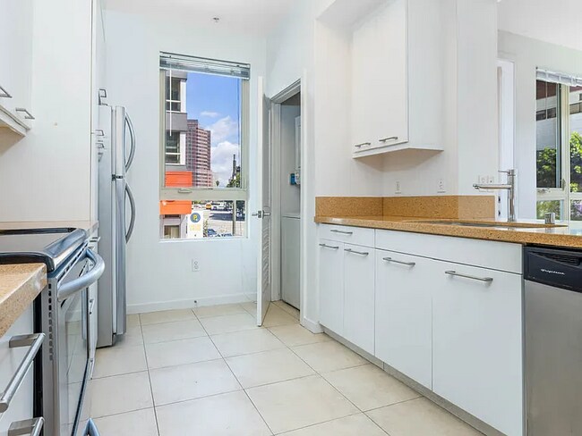 Building Photo - 235 San Pedro St