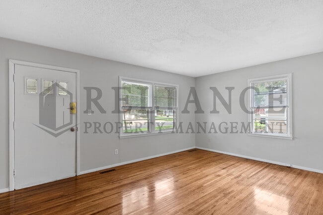 Building Photo - 608 N Sheridan St
