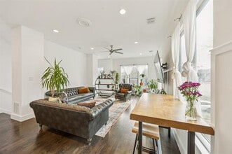 Building Photo - 3002 Zenia Dr