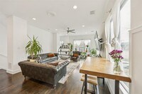 Building Photo - 3002 Zenia Dr