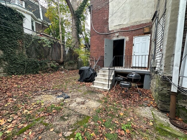 Building Photo - 529 Brinton St