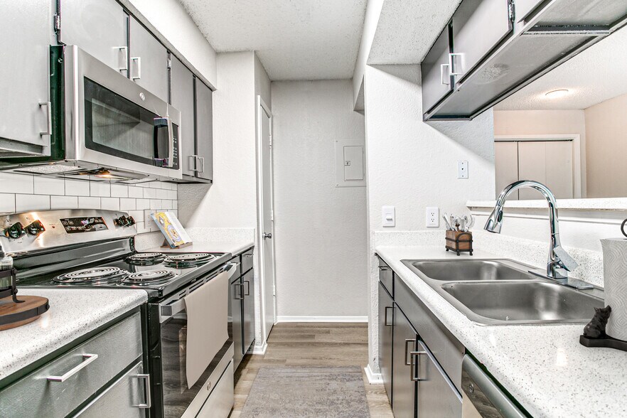 Barrow 247 E Southwest Pky Lewisville TX 75067 Apartment Finder