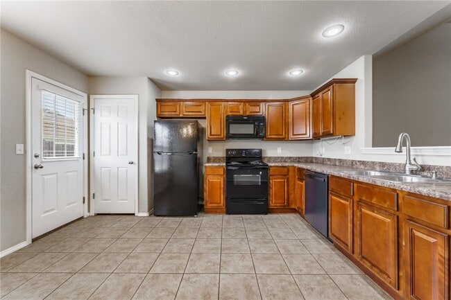 Building Photo - 530 Lasso Ln