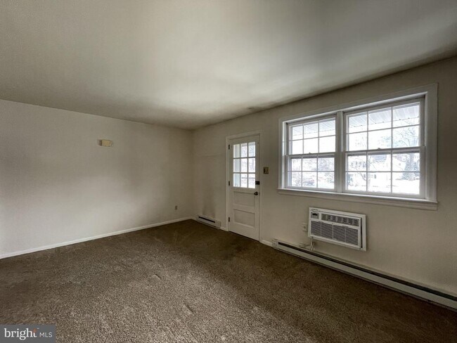 Building Photo - 6 Orchard Hills Dr