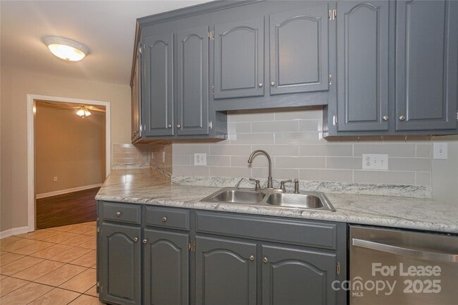 Building Photo - 840 Emerson Dr
