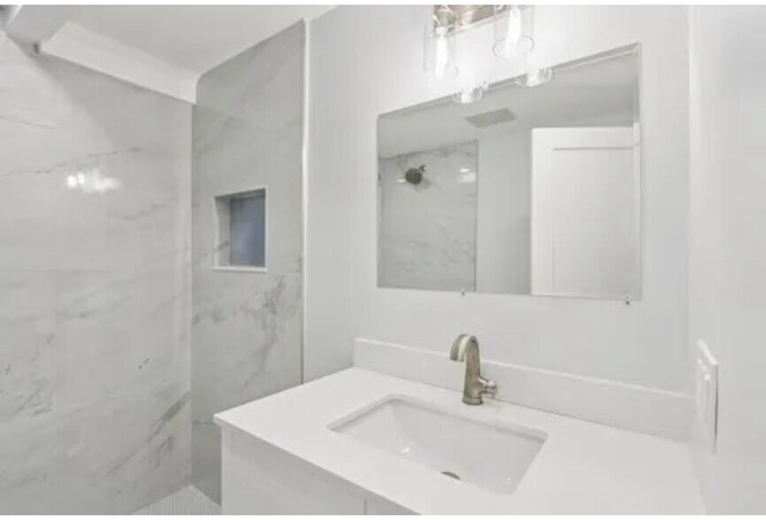 Building Photo - 410 Ferry St