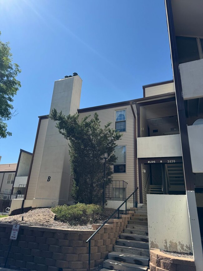 Primary Photo - Aurora condo for rent