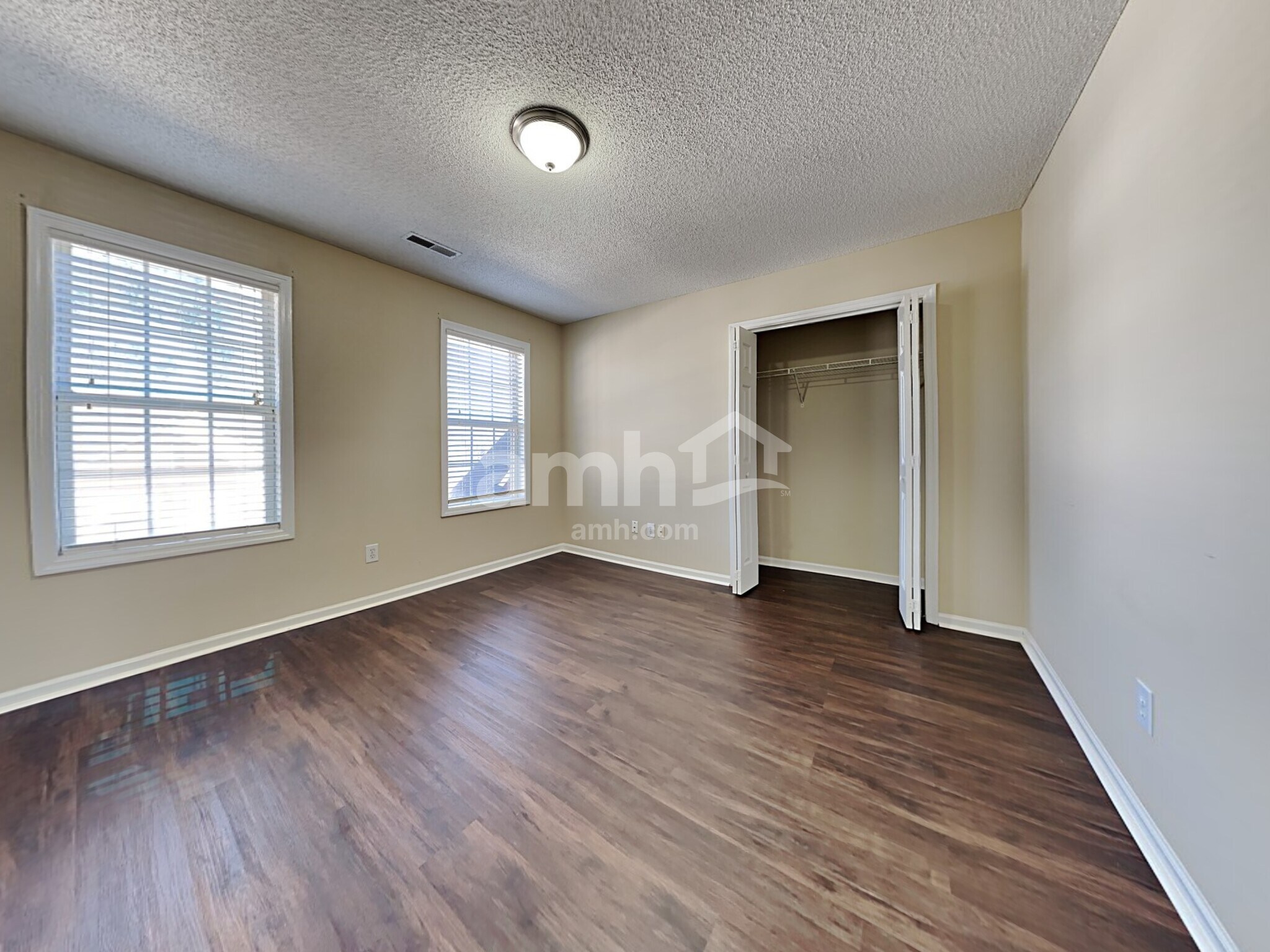 Building Photo - 110 Holbrook Ln