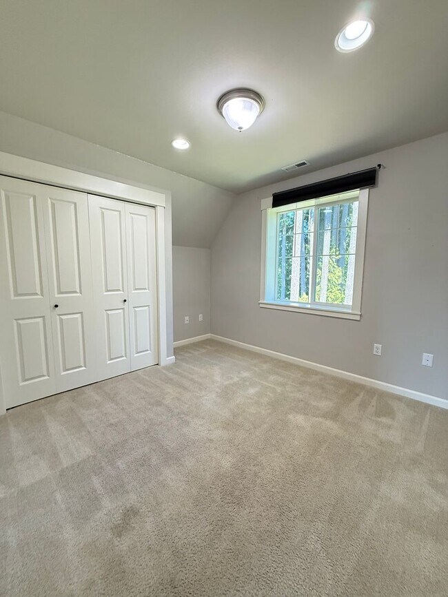 Building Photo - Spacious 3BR + Bonus Timber Creek Home for...