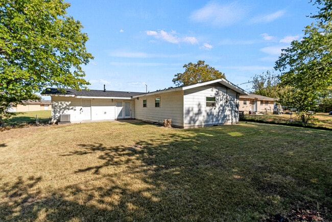 Building Photo - 1513 Westover Dr