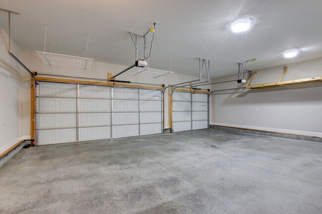 Building Photo - 230 Cotoneaster Ln