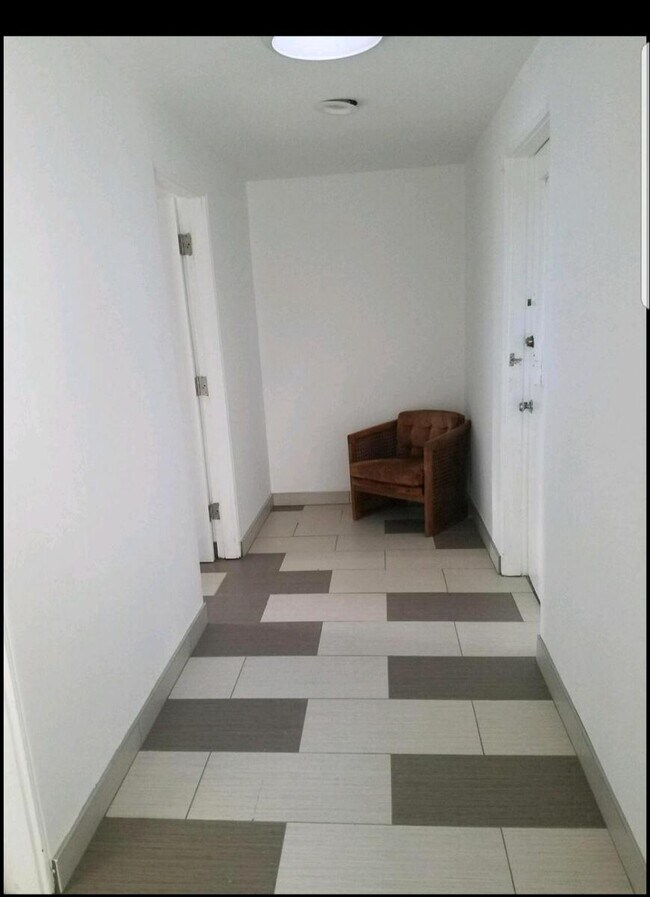 Building Photo - 3800 Don Felipe Dr
