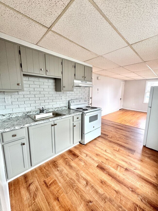 Building Photo - 961 Main St