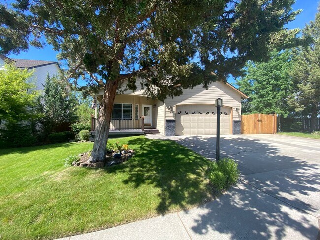 Building Photo - 3 Bedroom home in quiet neighborhood