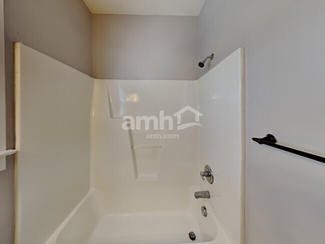 Building Photo - 912 Pristine Ln