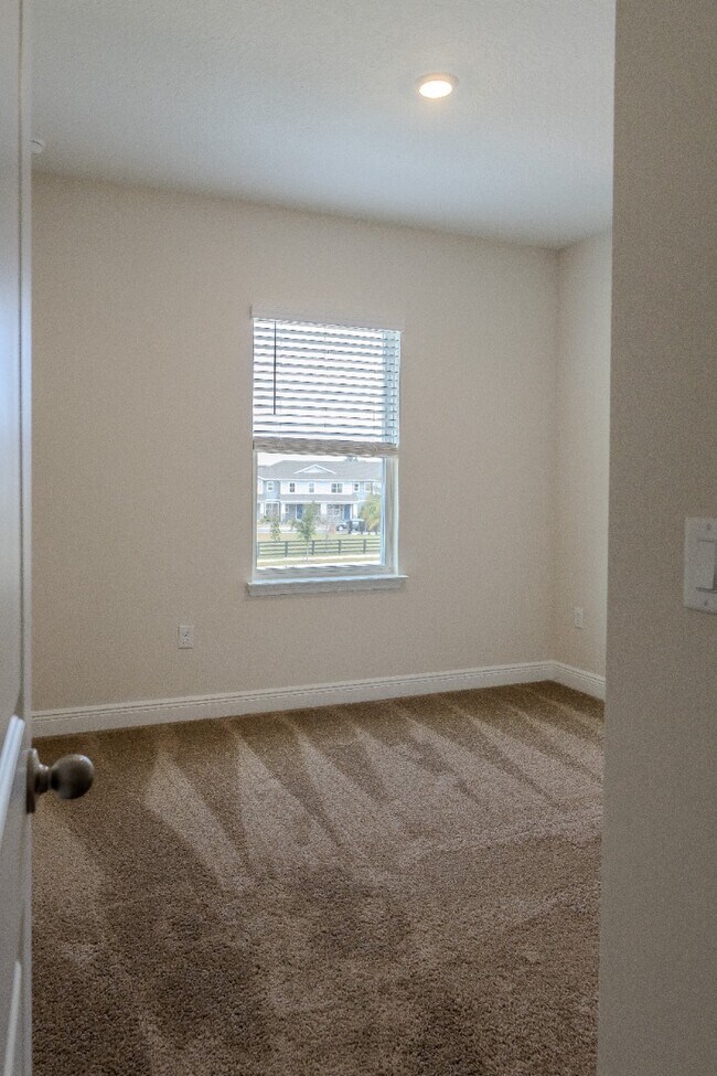 Building Photo - 16705 Victoria Grv Aly