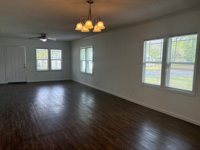 Building Photo - 1605 High St