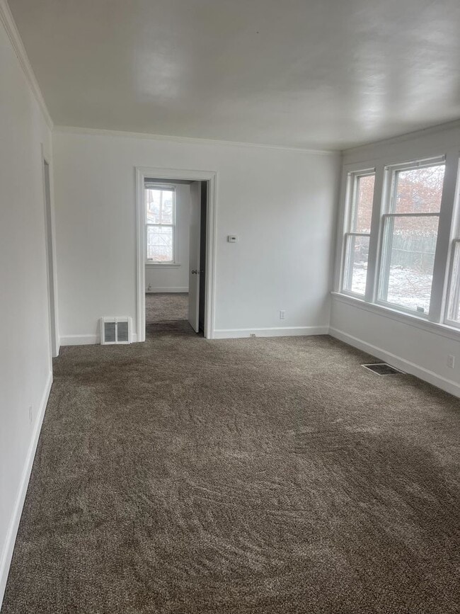 Building Photo - 488 W Muskegon Ave