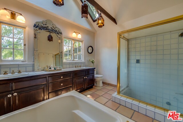 Building Photo - 8900 Hollywood Hills Rd