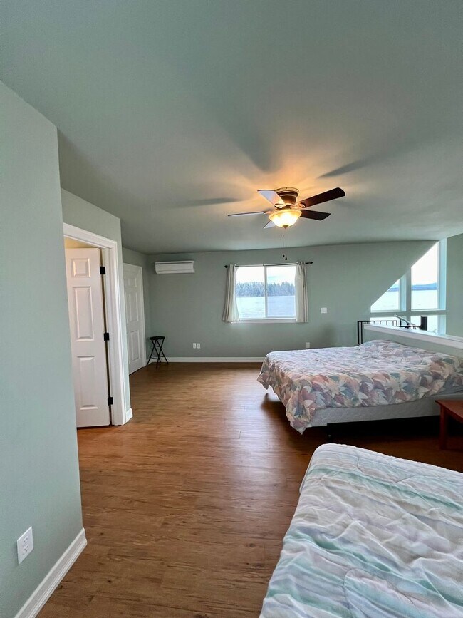 Building Photo - Waterfront 2 Bedroom Home in Ferndale!