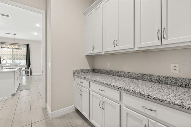 Building Photo - 8373 Ludington Cir