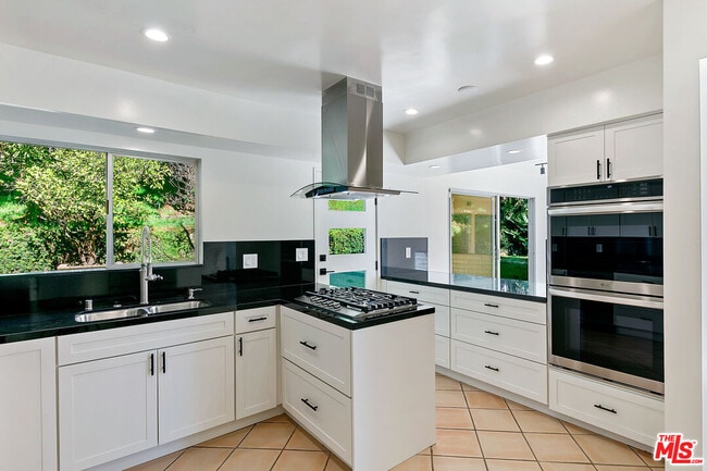 Building Photo - 1054 Enchanted Way