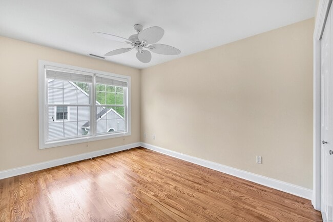 Building Photo - 70 Maple Oak Dr