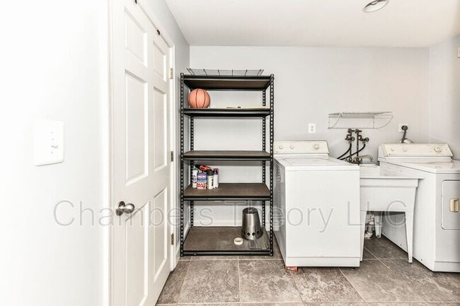 Building Photo - 306 S Wayne St