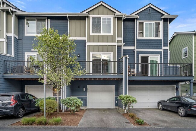 Building Photo - Spaciously Modern Tri Level Townhome for Rent in North Everett