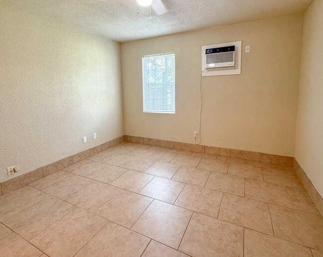 Building Photo - 3545 Nightingale St