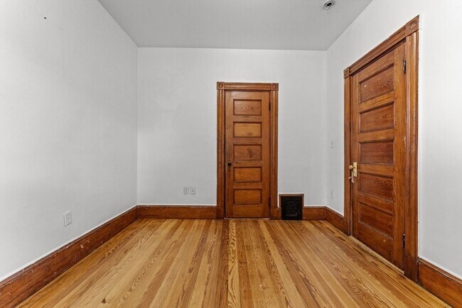 Building Photo - 762 Columbia Rd