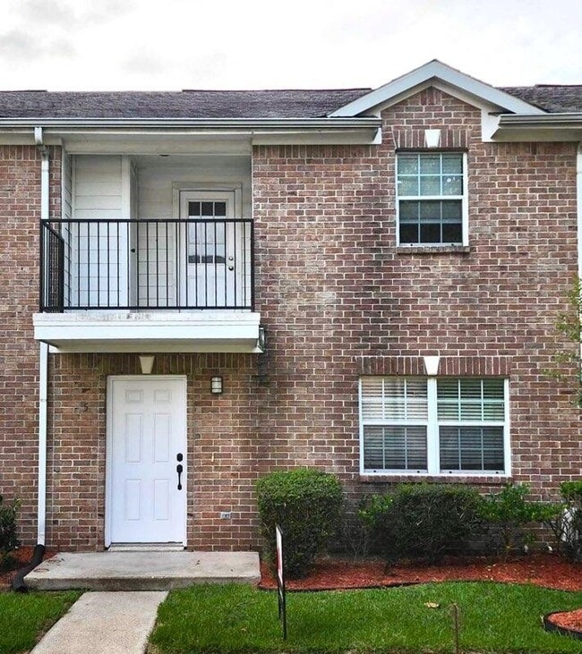 Building Photo - 11899 Algonquin Dr