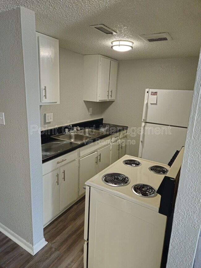 Building Photo - 1420 Cambridge Pl